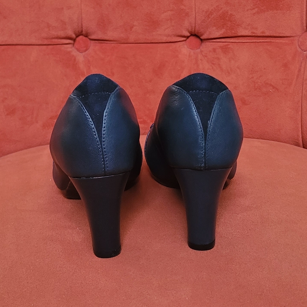 Clarks Artisan Navy Blue Leather Pumps Womens Size 6.5 Wide - Picture 6 of 11